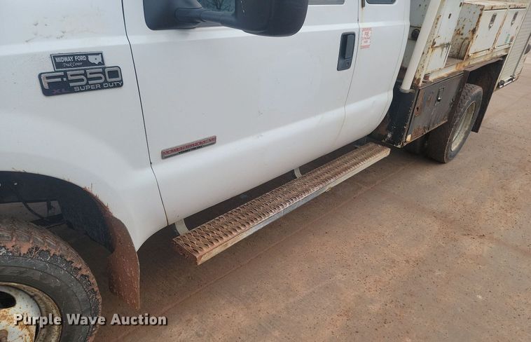 image for item LA9627 2004 Ford  F550 SuperCab flatbed truck