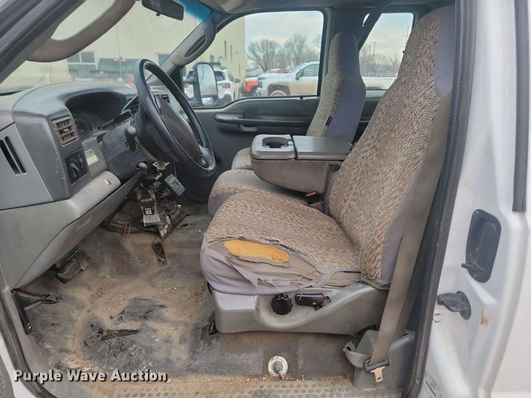 image for item LA9627 2004 Ford  F550 SuperCab flatbed truck