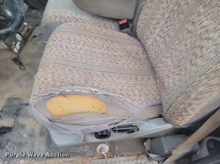 image for item LA9627 2004 Ford  F550 SuperCab flatbed truck