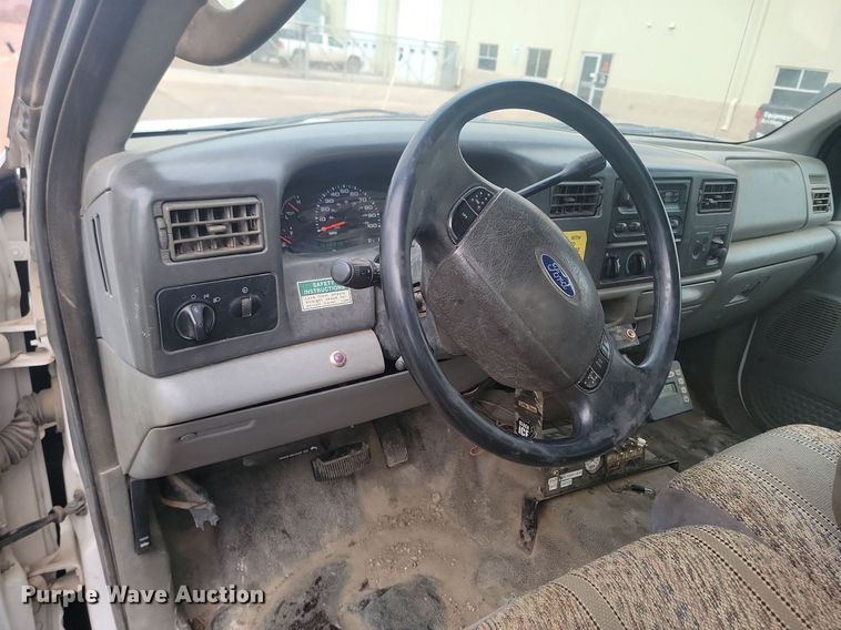 image for item LA9627 2004 Ford  F550 SuperCab flatbed truck