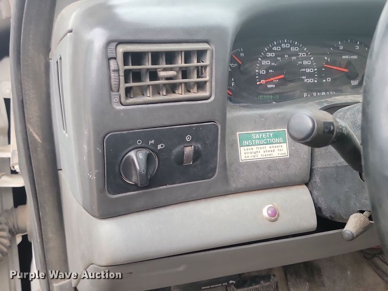 image for item LA9627 2004 Ford  F550 SuperCab flatbed truck