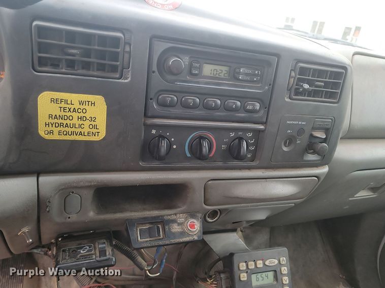 image for item LA9627 2004 Ford  F550 SuperCab flatbed truck