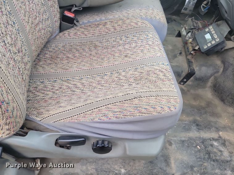 image for item LA9627 2004 Ford  F550 SuperCab flatbed truck