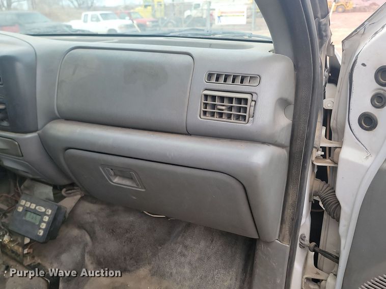 image for item LA9627 2004 Ford  F550 SuperCab flatbed truck