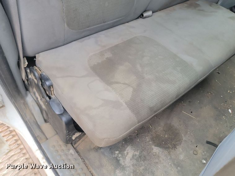 image for item LA9627 2004 Ford  F550 SuperCab flatbed truck