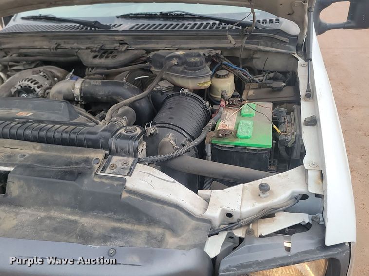 image for item LA9627 2004 Ford  F550 SuperCab flatbed truck