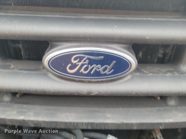 image for item LA9627 2004 Ford  F550 SuperCab flatbed truck