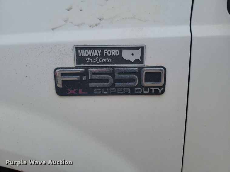 image for item LA9627 2004 Ford  F550 SuperCab flatbed truck