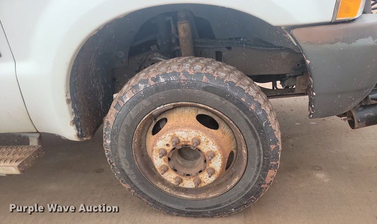 image for item LA9627 2004 Ford  F550 SuperCab flatbed truck