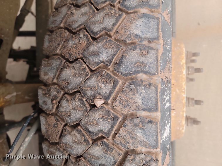 image for item LA9627 2004 Ford  F550 SuperCab flatbed truck