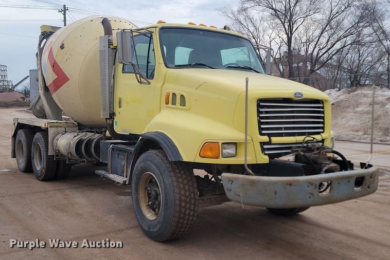 image for item LA9631 1998 Ford S86 ready mix truck