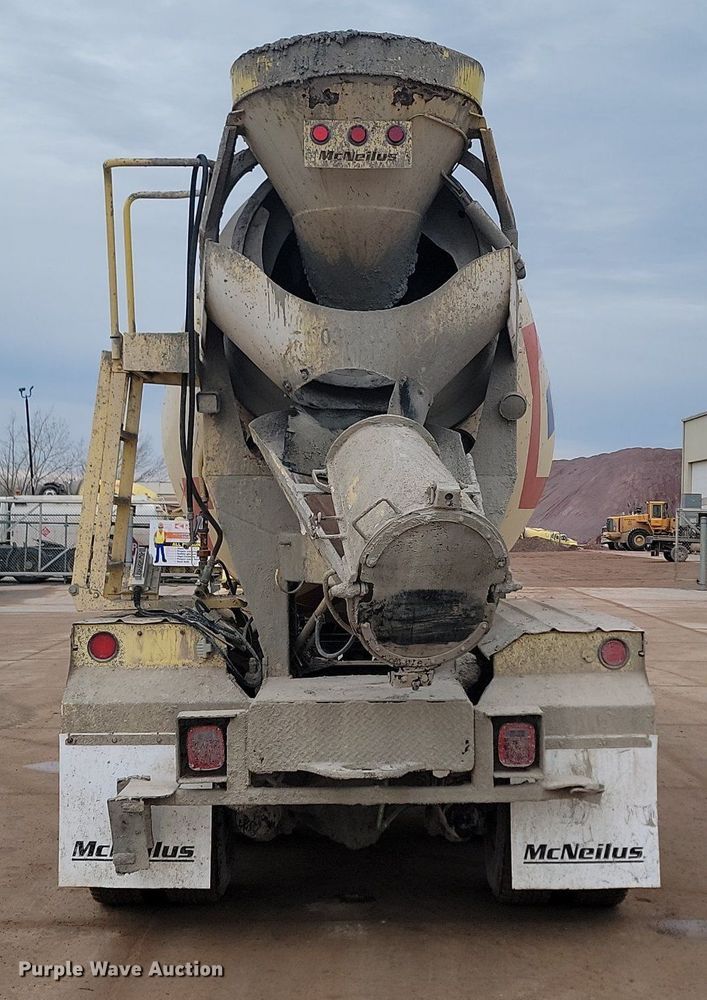 image for item LA9631 1998 Ford S86 ready mix truck