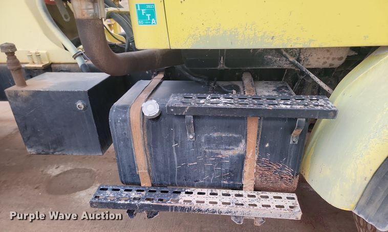 image for item LA9631 1998 Ford S86 ready mix truck