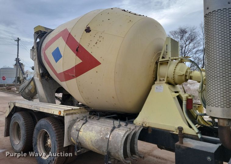 image for item LA9631 1998 Ford S86 ready mix truck