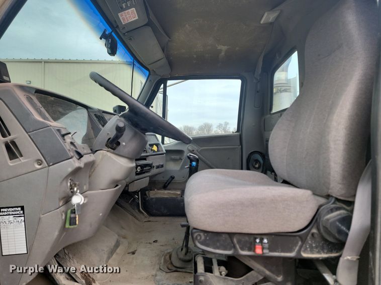 image for item LA9631 1998 Ford S86 ready mix truck