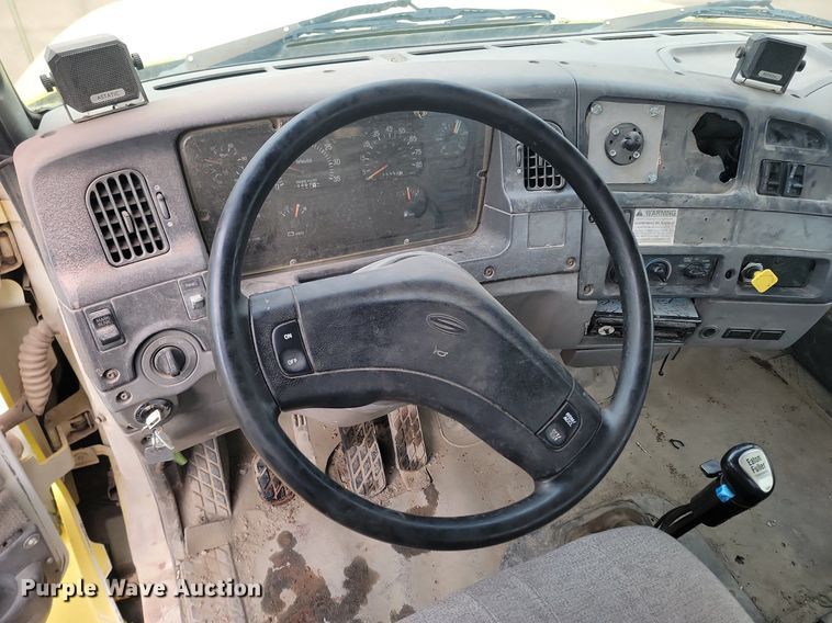 image for item LA9631 1998 Ford S86 ready mix truck