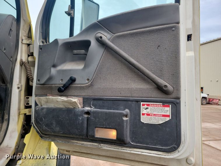 image for item LA9631 1998 Ford S86 ready mix truck