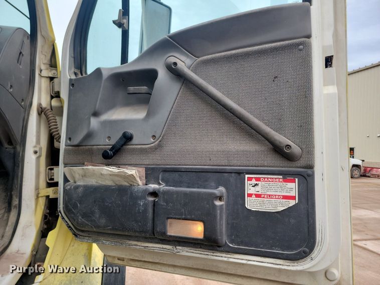 image for item LA9631 1998 Ford S86 ready mix truck