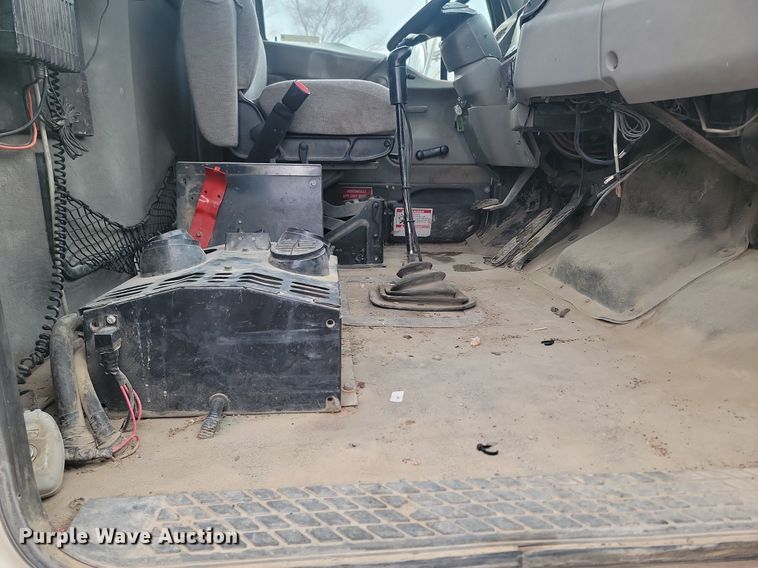 image for item LA9631 1998 Ford S86 ready mix truck