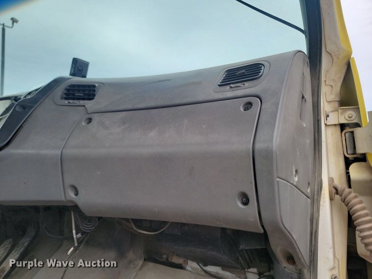 image for item LA9631 1998 Ford S86 ready mix truck