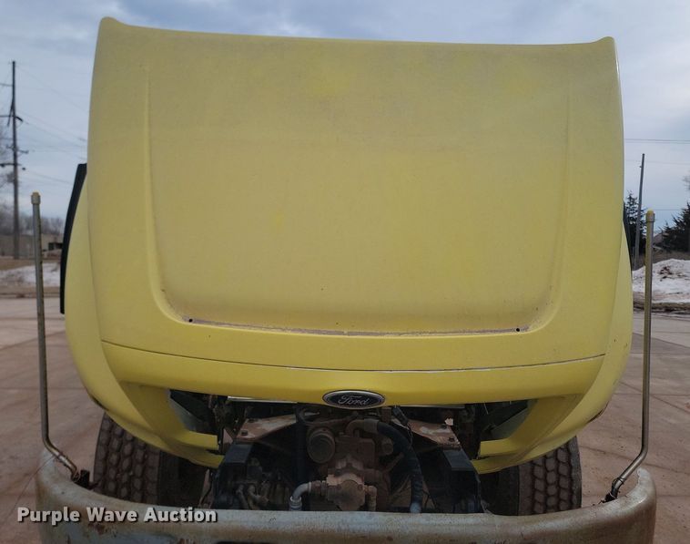 image for item LA9631 1998 Ford S86 ready mix truck