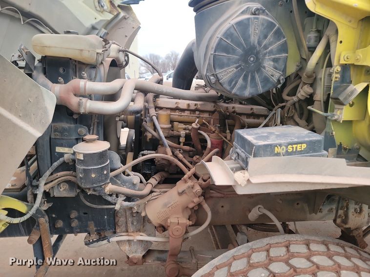 image for item LA9631 1998 Ford S86 ready mix truck