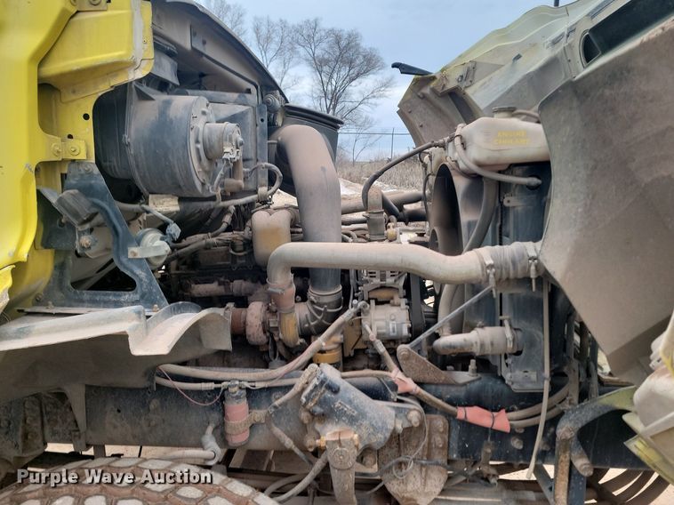 image for item LA9631 1998 Ford S86 ready mix truck