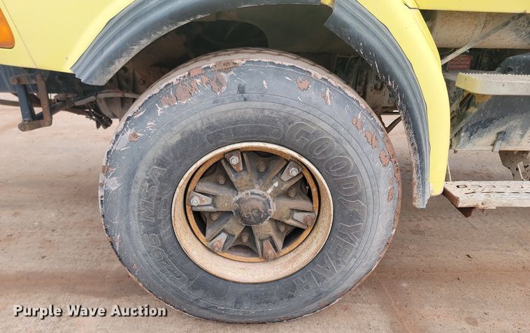 image for item LA9631 1998 Ford S86 ready mix truck