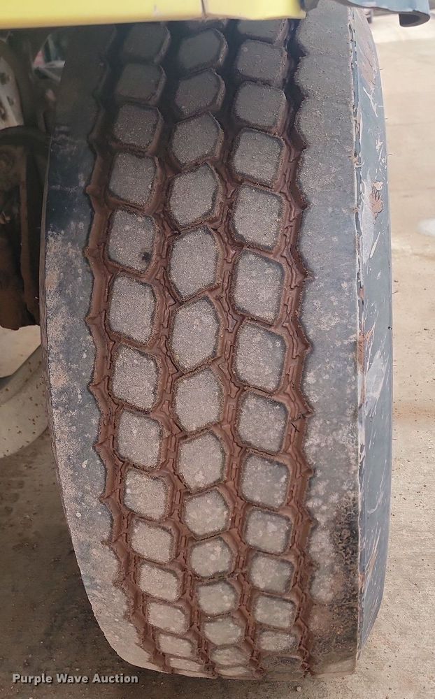 image for item LA9631 1998 Ford S86 ready mix truck