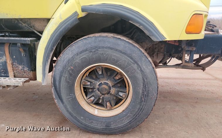 image for item LA9631 1998 Ford S86 ready mix truck