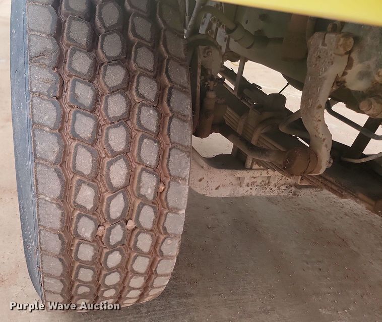 image for item LA9631 1998 Ford S86 ready mix truck