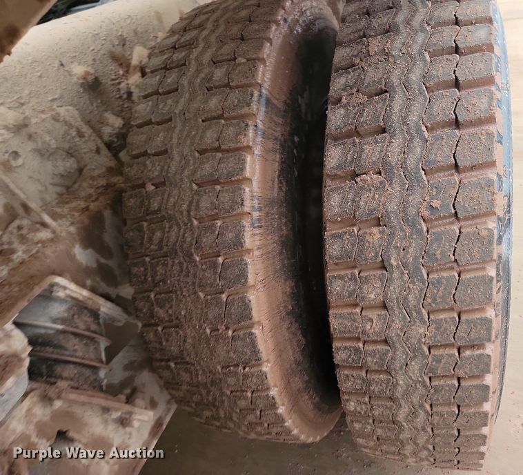 image for item LA9631 1998 Ford S86 ready mix truck