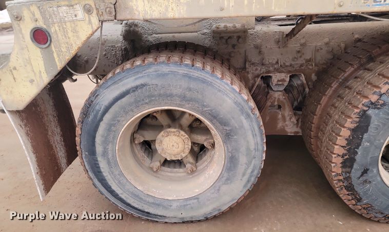 image for item LA9631 1998 Ford S86 ready mix truck