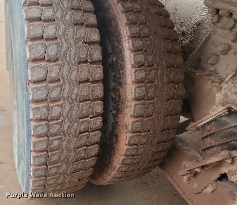 image for item LA9631 1998 Ford S86 ready mix truck