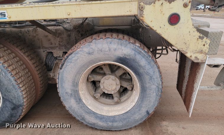 image for item LA9631 1998 Ford S86 ready mix truck