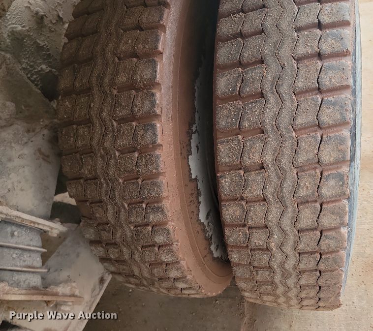 image for item LA9631 1998 Ford S86 ready mix truck