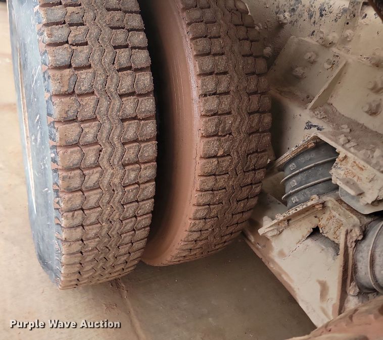 image for item LA9631 1998 Ford S86 ready mix truck