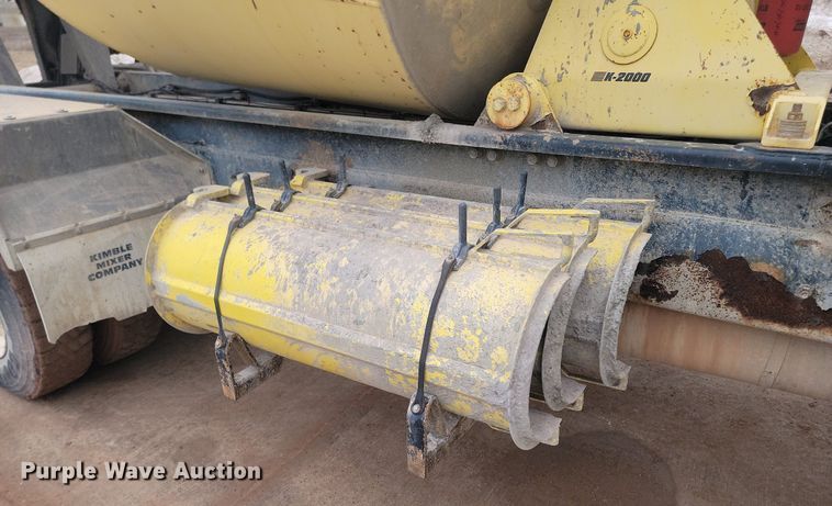 image for item LA9632 2002 International  7400  ready mix truck