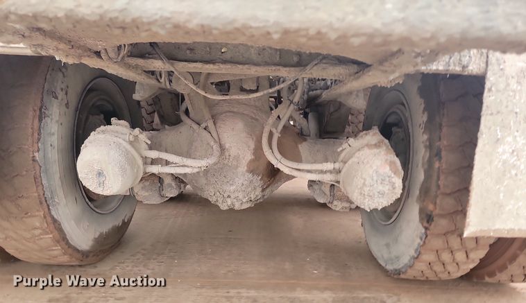 image for item LA9632 2002 International  7400  ready mix truck