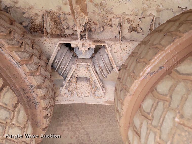 image for item LA9632 2002 International  7400  ready mix truck