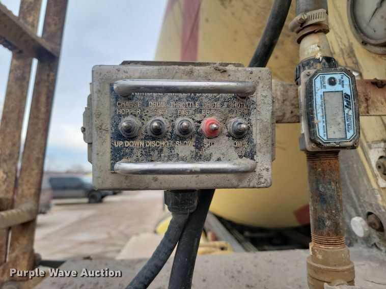 image for item LA9632 2002 International  7400  ready mix truck