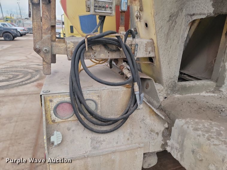 image for item LA9632 2002 International  7400  ready mix truck