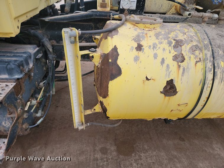 image for item LA9632 2002 International  7400  ready mix truck