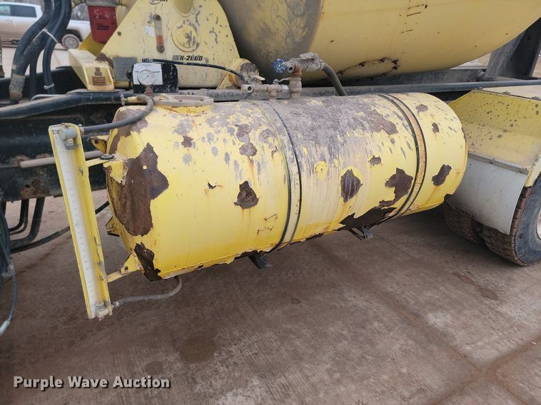 image for item LA9632 2002 International  7400  ready mix truck