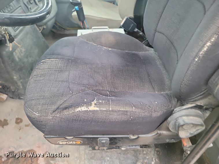 image for item LA9632 2002 International  7400  ready mix truck