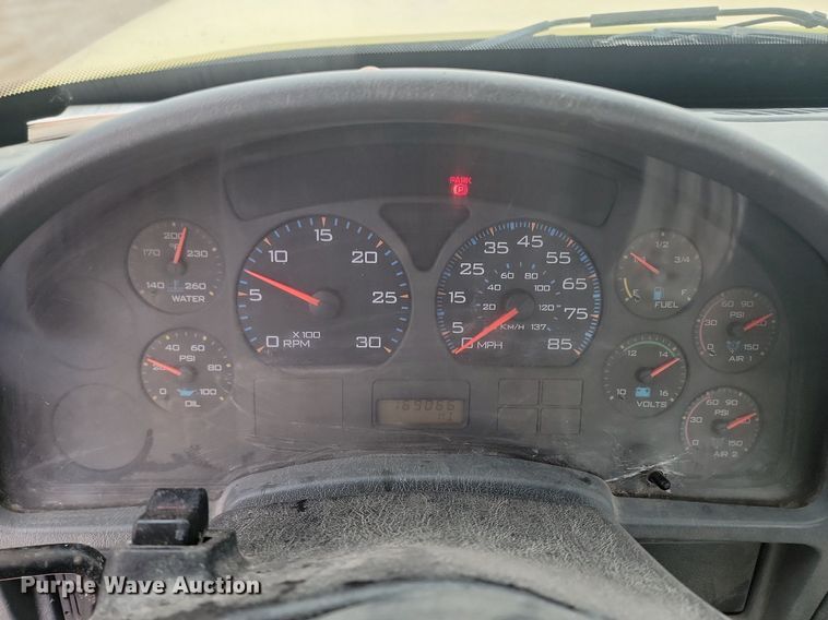 image for item LA9632 2002 International  7400  ready mix truck