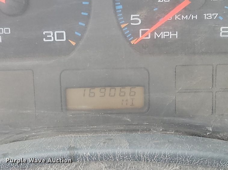 image for item LA9632 2002 International  7400  ready mix truck