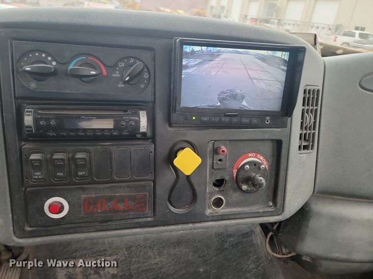 image for item LA9632 2002 International  7400  ready mix truck