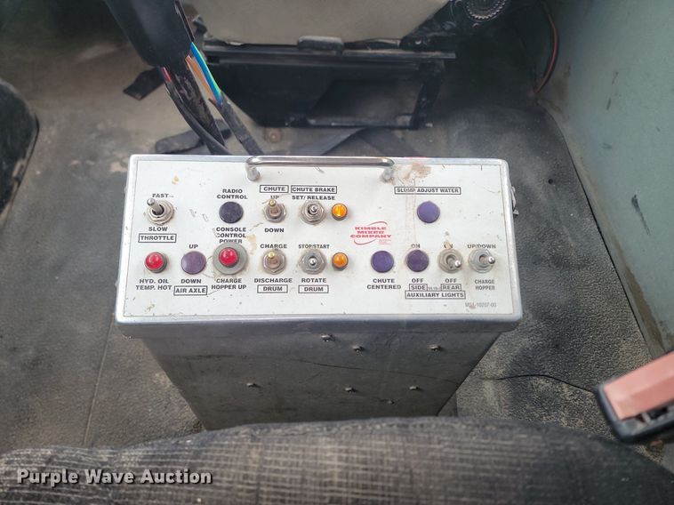 image for item LA9632 2002 International  7400  ready mix truck