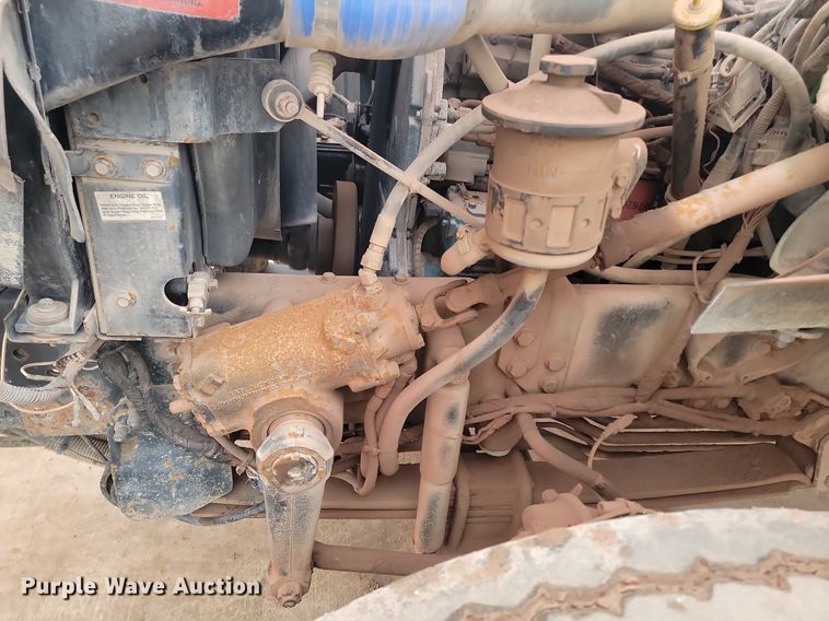 image for item LA9632 2002 International  7400  ready mix truck